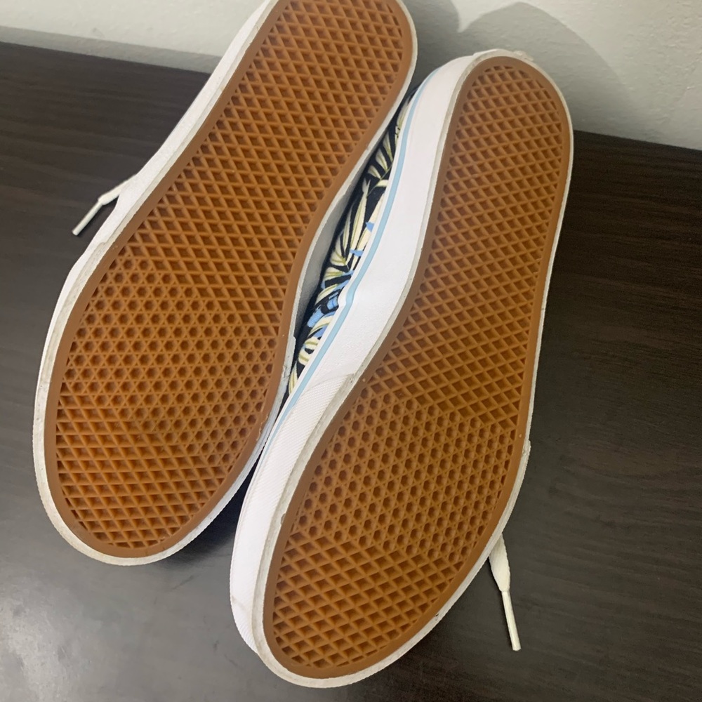 Vans. - Picture 3 of 5